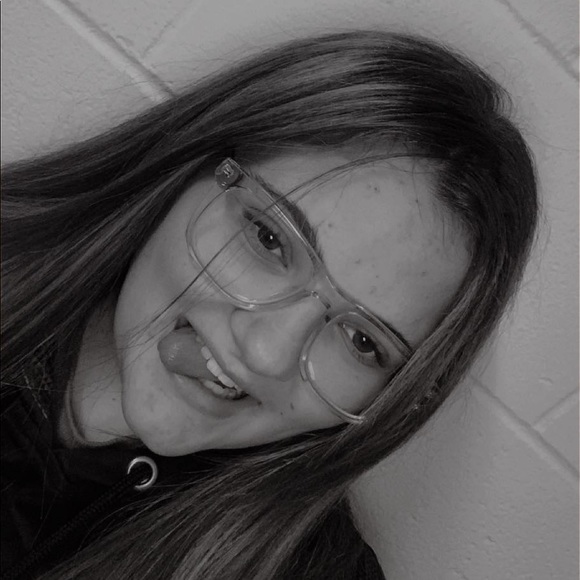 Meet your Posher, Ashlee - Picture 1 of 1